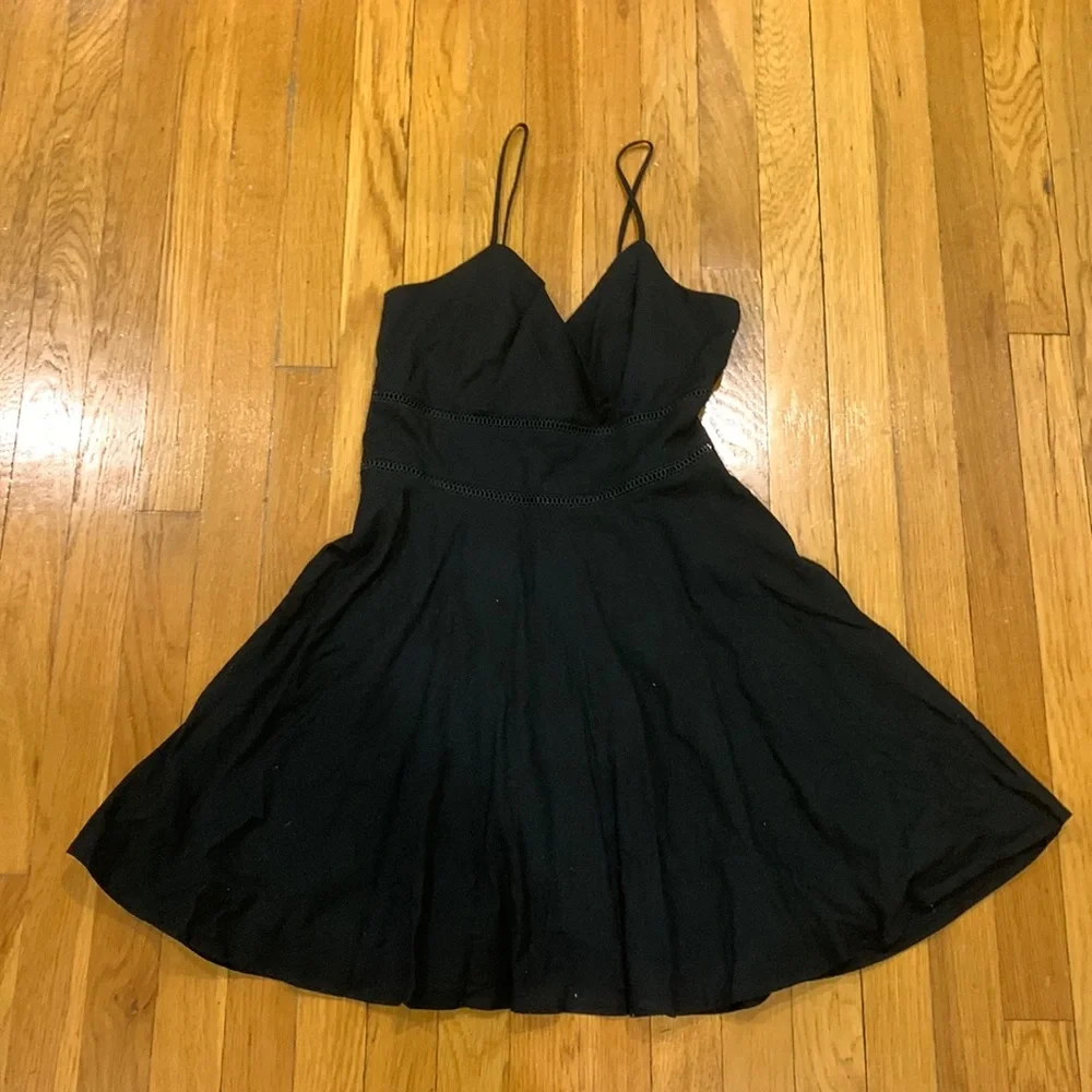 NWT Francesca's Black Mini V-Neck Flare Spaghetti Strap Dress , Size M - Picture 3 of 9